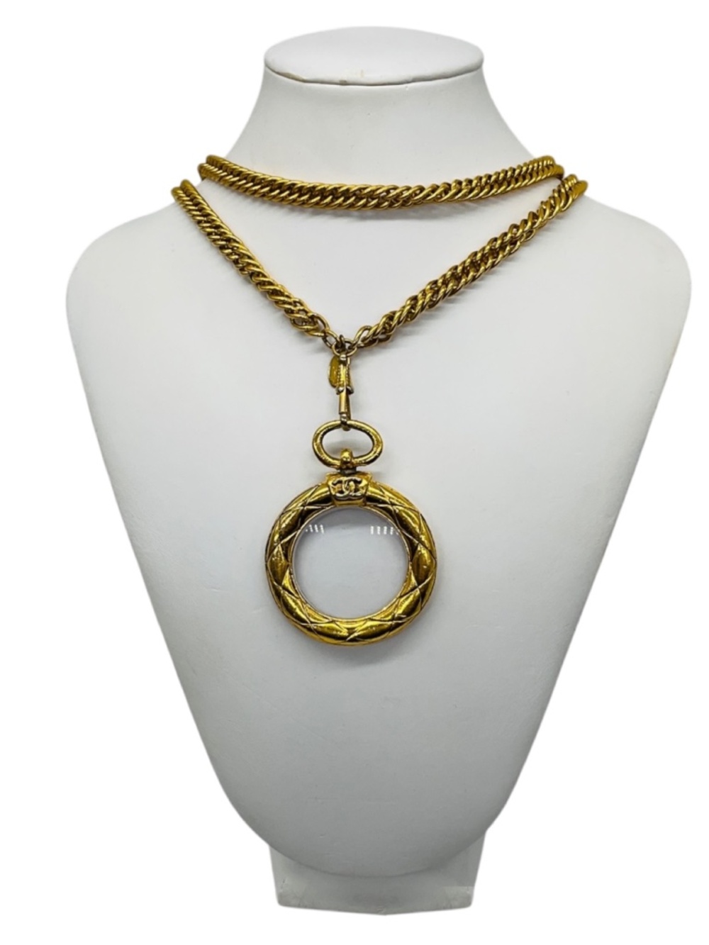 CHANEL VINTAGE GOLD CC LOGO MAGNIFYING GLASS PENDANT NECKLACE